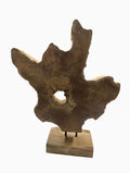Kleeblattförmige Holzskulptur